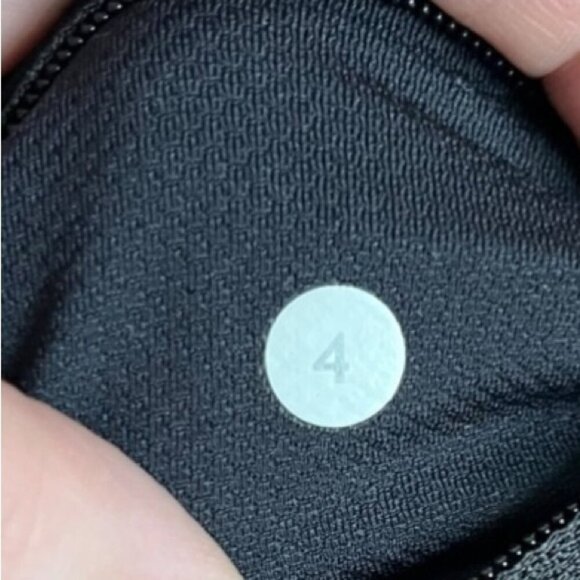 Lululemon Mesh With Me Crop Size 4 Animal Swirl Embossed Black Camo - Picture 13 of 13